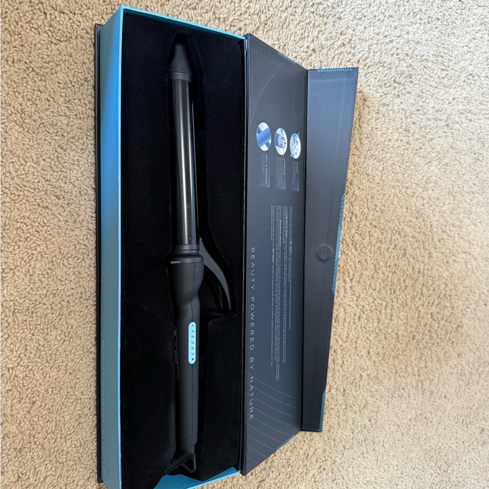 Bio Ionic Long Barrel Curling Iron 1.25”